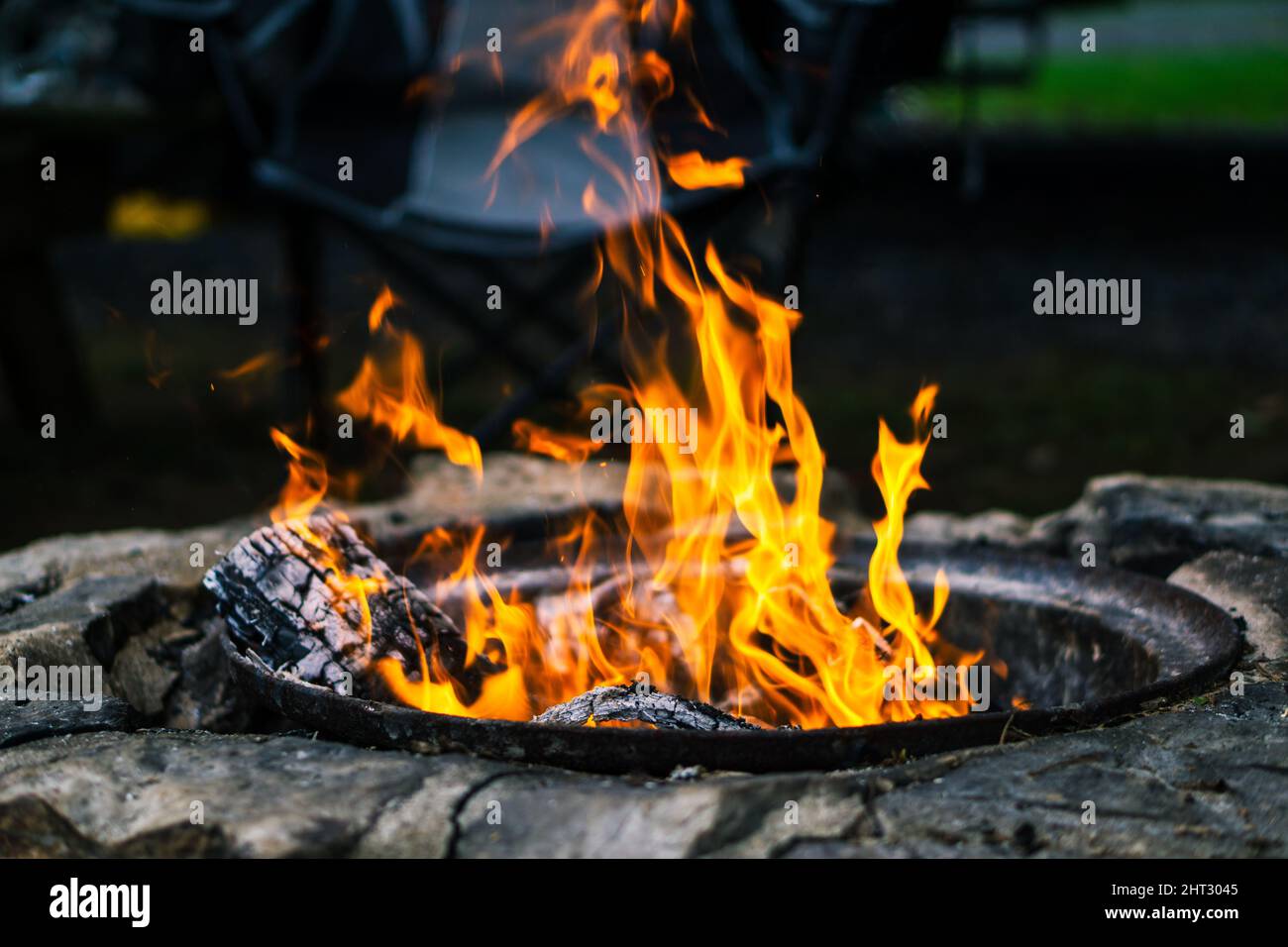 Burning wood and red flames of fire Stock Photo - Alamy