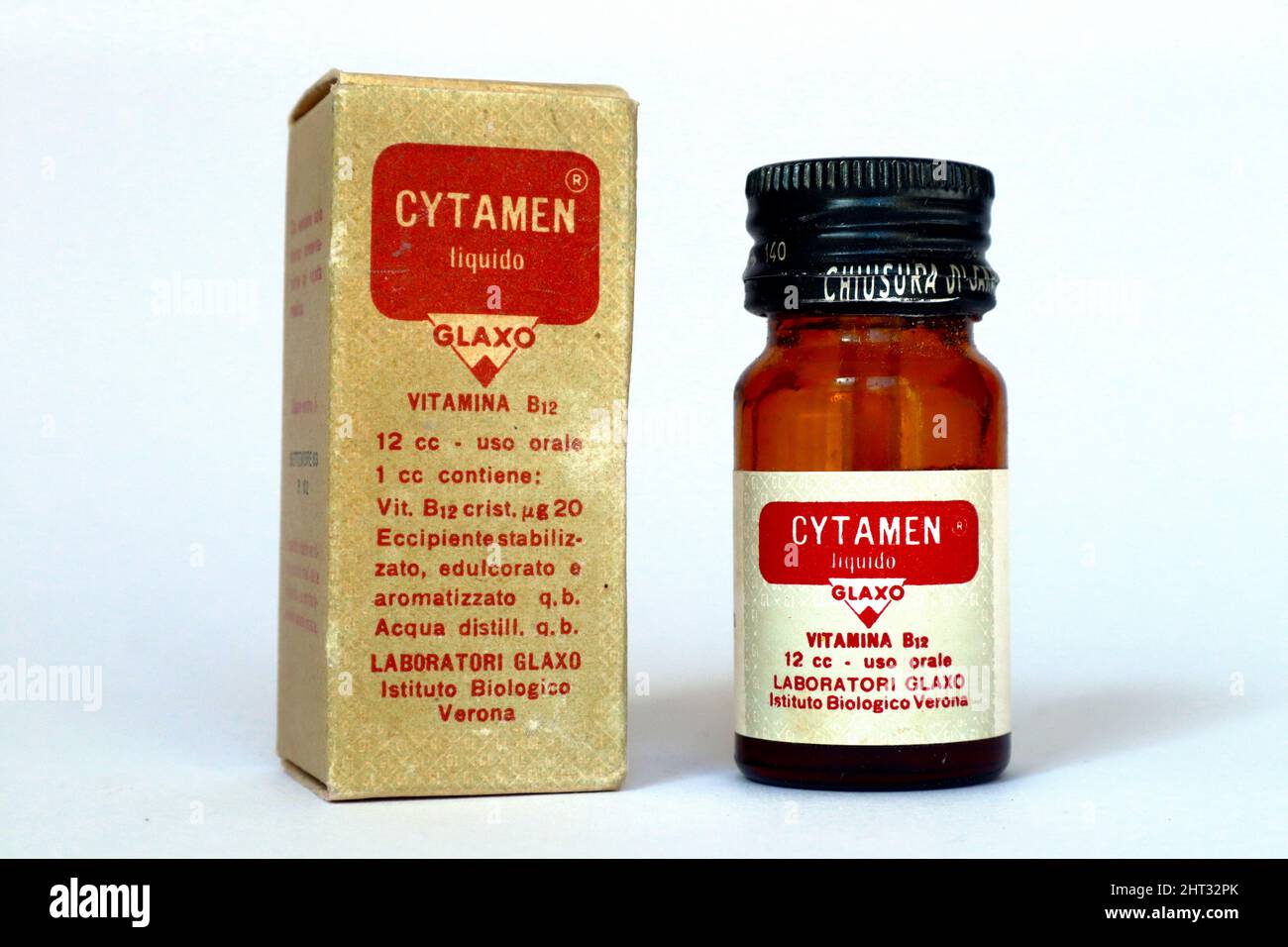 Vintage 1963 CYTAMEN GLAXO Dropper Bottle medicine with Vitamin B12 for the  treatment in retarded growth, anorexia. Laboratories GLAXO Verona (Italy  Stock Photo - Alamy