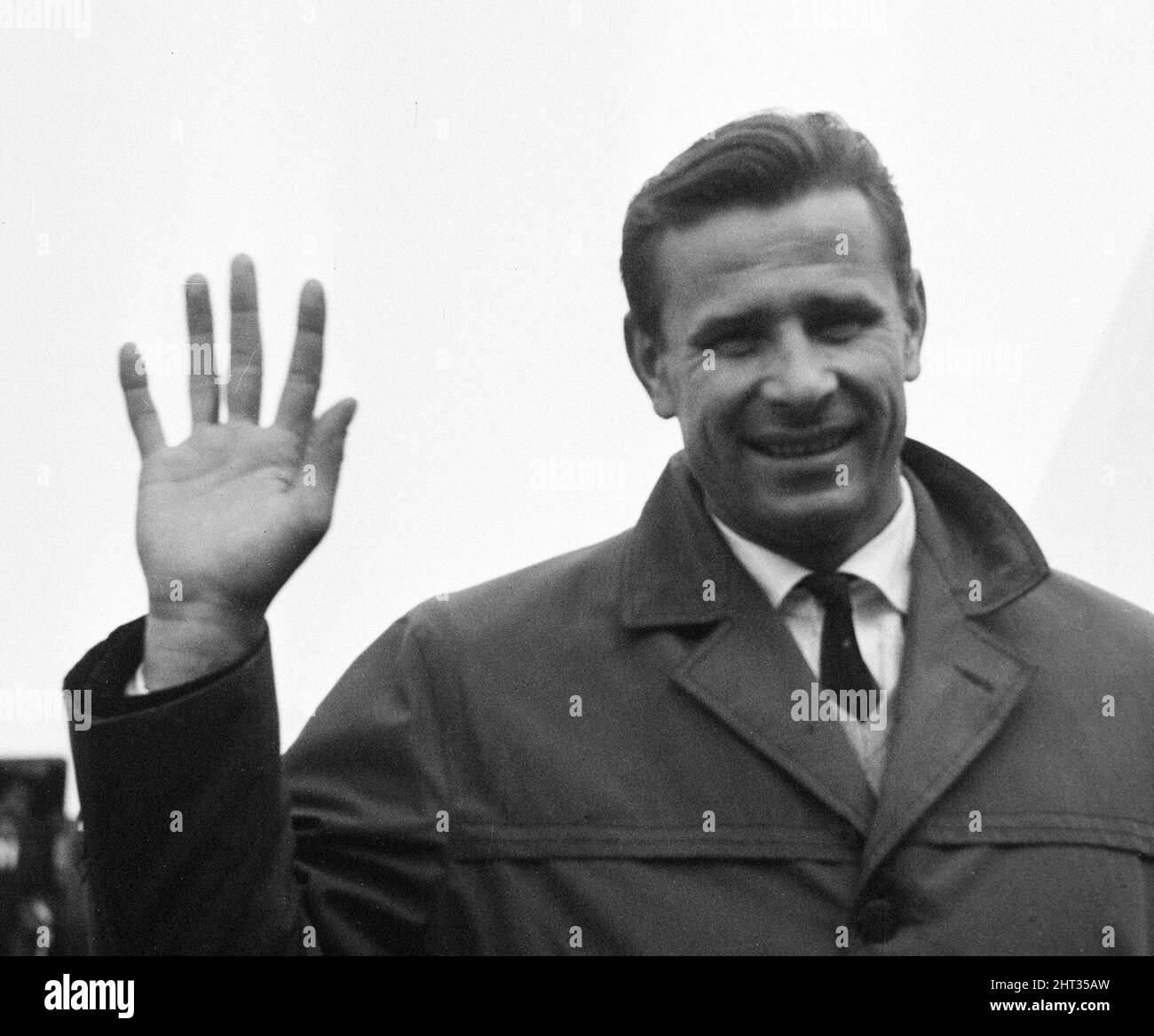 Lev Yashin, Dynamo Moscow and Soviet Union Goalkeeper arrives at Manchester Ringway Airport, he is on his way to Stoke, to take part in Sir Stanley Matthews's Testimonial match featuring an International XI v Sir Stanley Matthews XI, at the Victoria Ground 730pm this evening, Wednesday 28th April 1965. Stock Photo