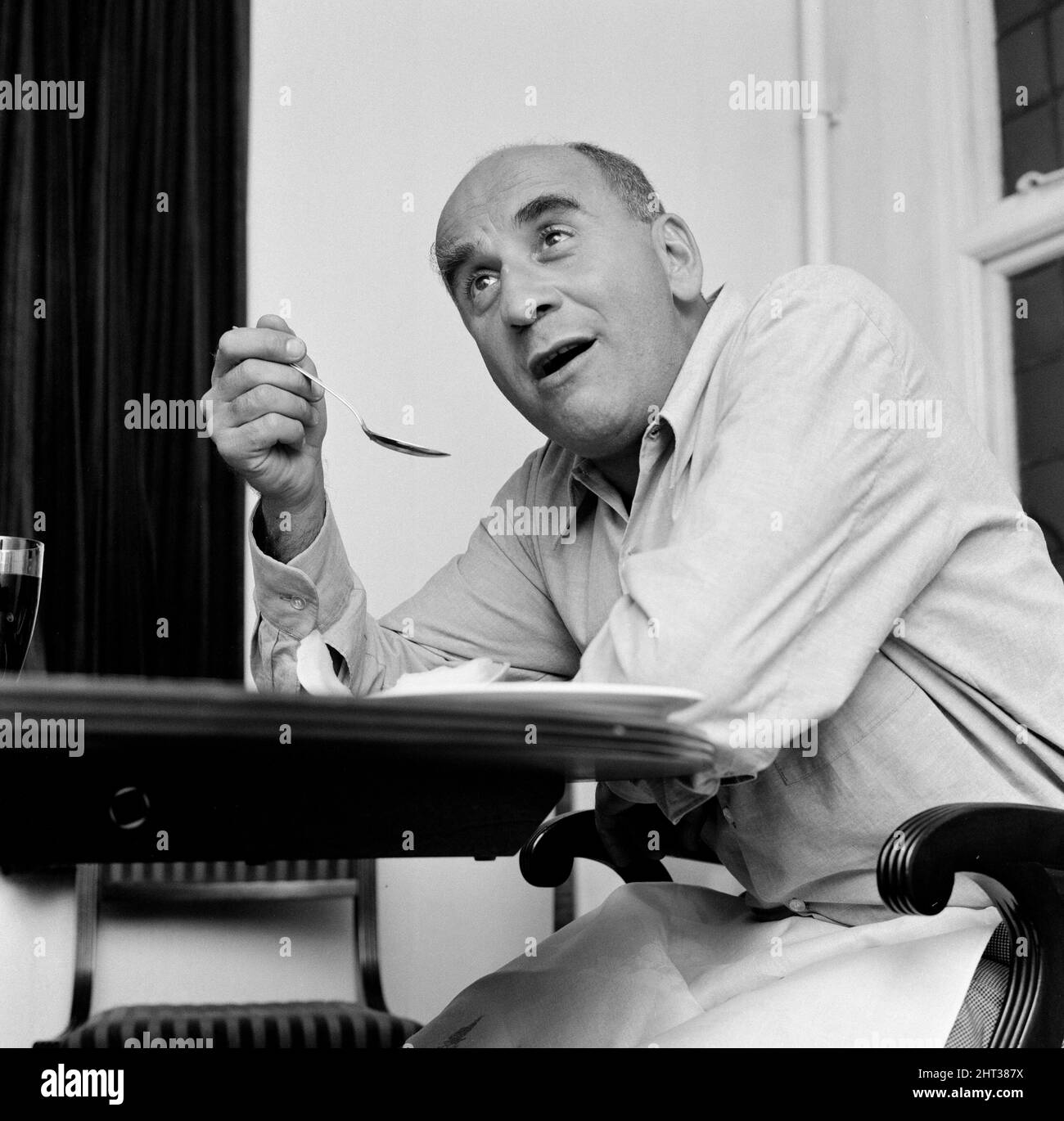 Warren Mitchell, star of  TV's Til Death Us Do Part, pictured at his home in Highgate, North London. Picture taken 12th September 1966  Til Death Us Do Part was piloted on television 22nd July 1965, and ran it's first full series from 6th June 1966 to 16th February 1968, making a star of Warren Mitchell and the TV character he played, West Ham supporting Alf Garnett. Stock Photo