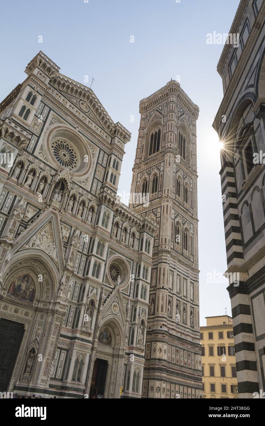 Vertical, low angle shot of the dome of Santa Maria del Fiore, Florence ...