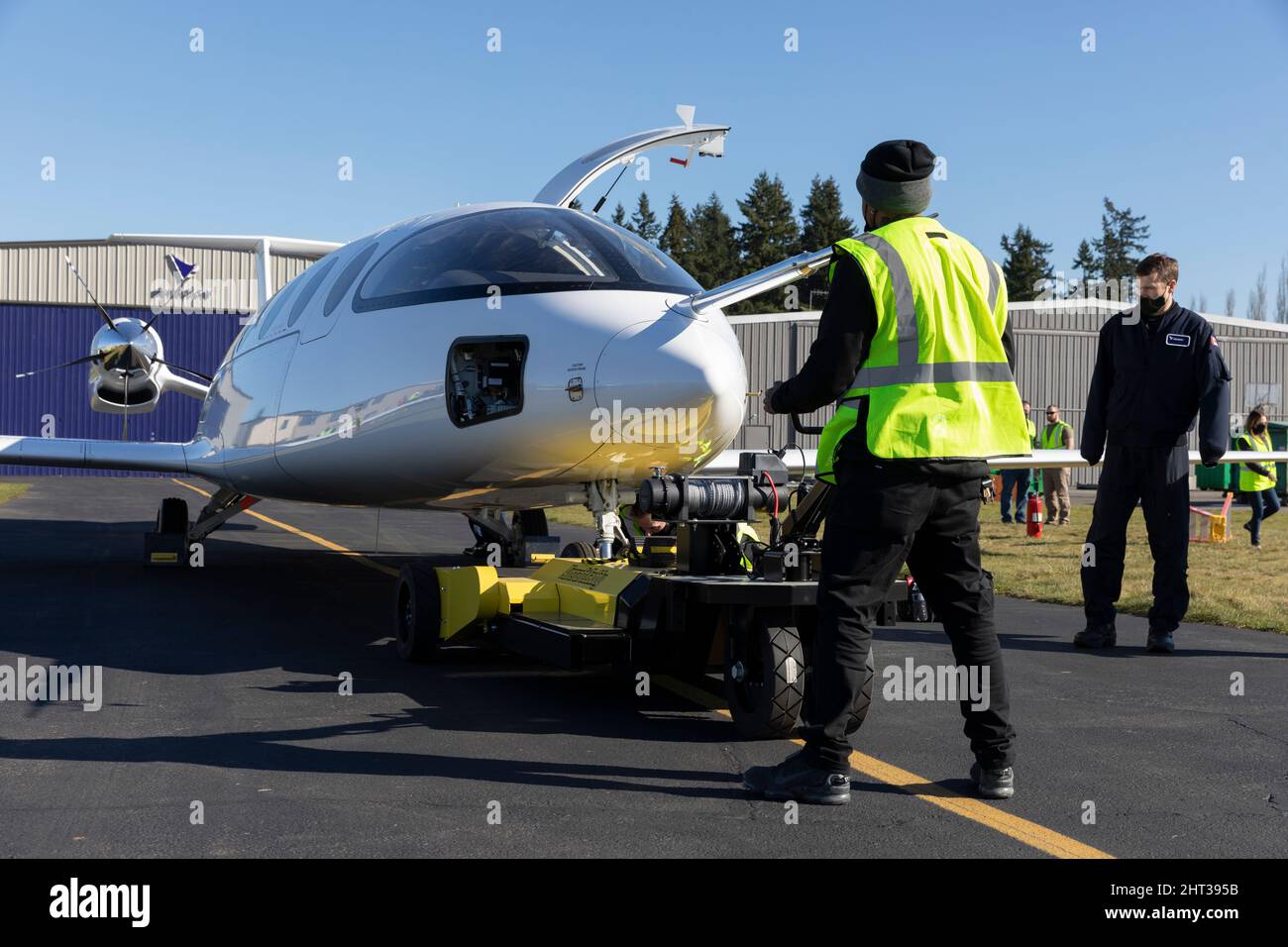 members-of-the-ground-crew-move-the-alice-v2-prototype-all-electric