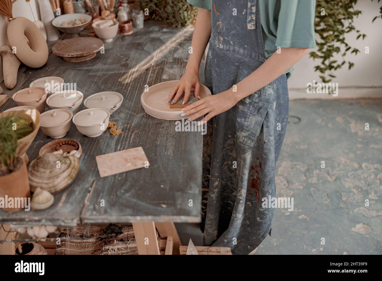 Making clay plate hi-res stock photography and images - Alamy