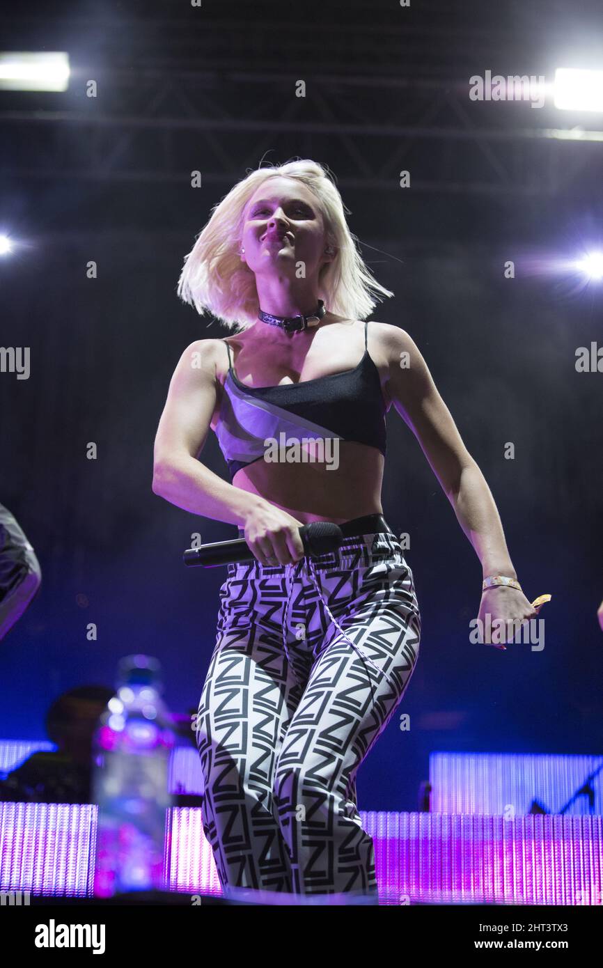 does zara larsson live in sweden - Ilustrasi 2