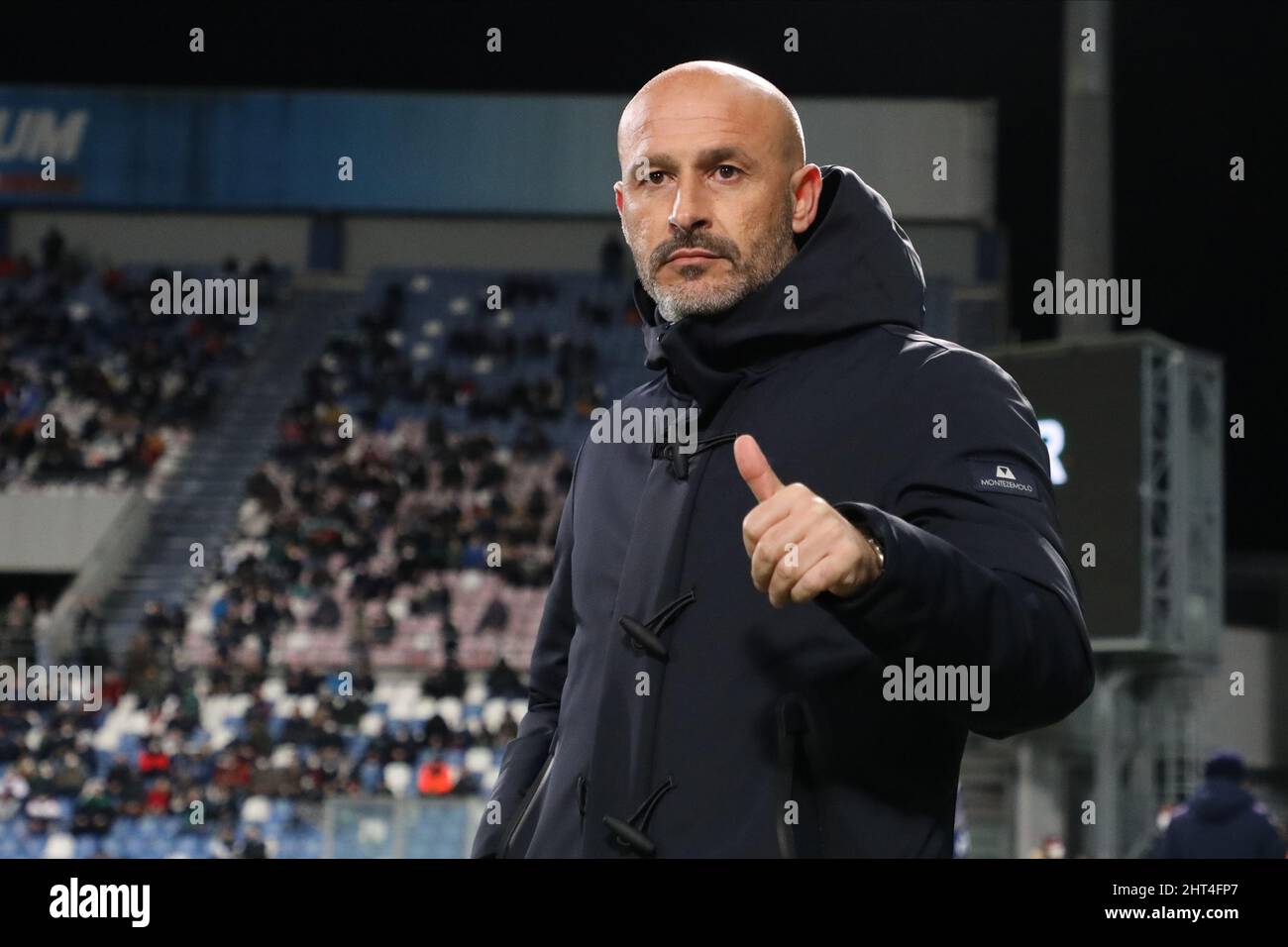 Milan, Italy. 03rd Sep, 2023. Vincenzo Italiano Head Coach of ACF  Fiorentina looks on during Serie A 2023/24 football match between FC  Internazionale and ACF Fiorentina at Giuseppe Meazza Stadium. (Final scores;
