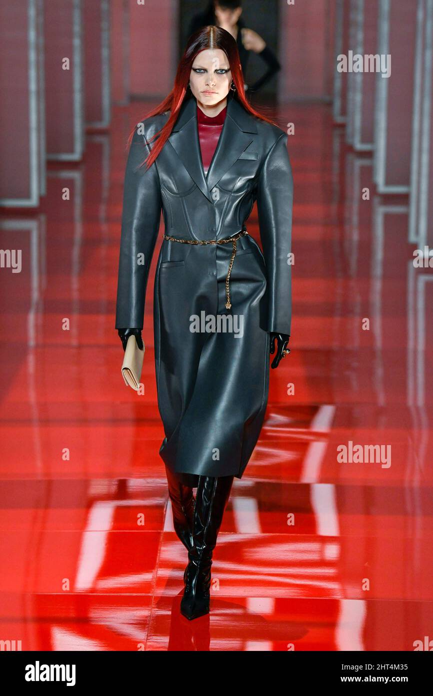 Versace fall winter 2022 2023 hi-res stock photography and images - Alamy