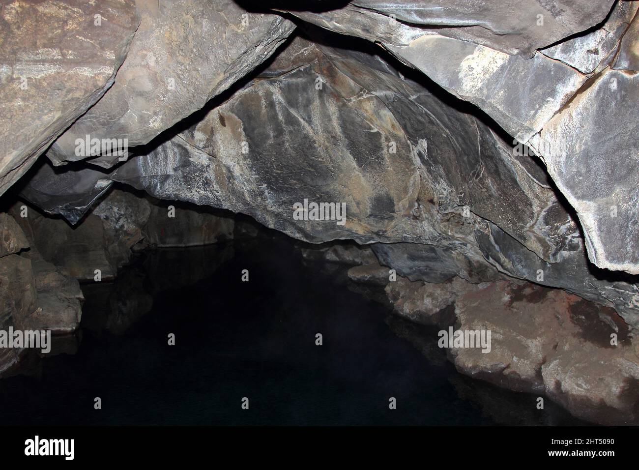 Island - Grjotagja-Höhle / Iceand - Grjotagja Cave / Stock Photo