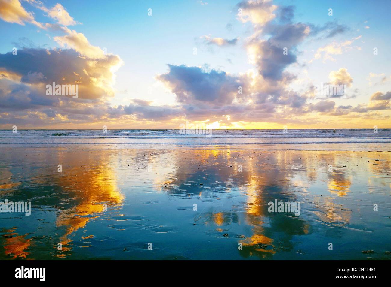 Stunning sunset above the sea Stock Photo - Alamy
