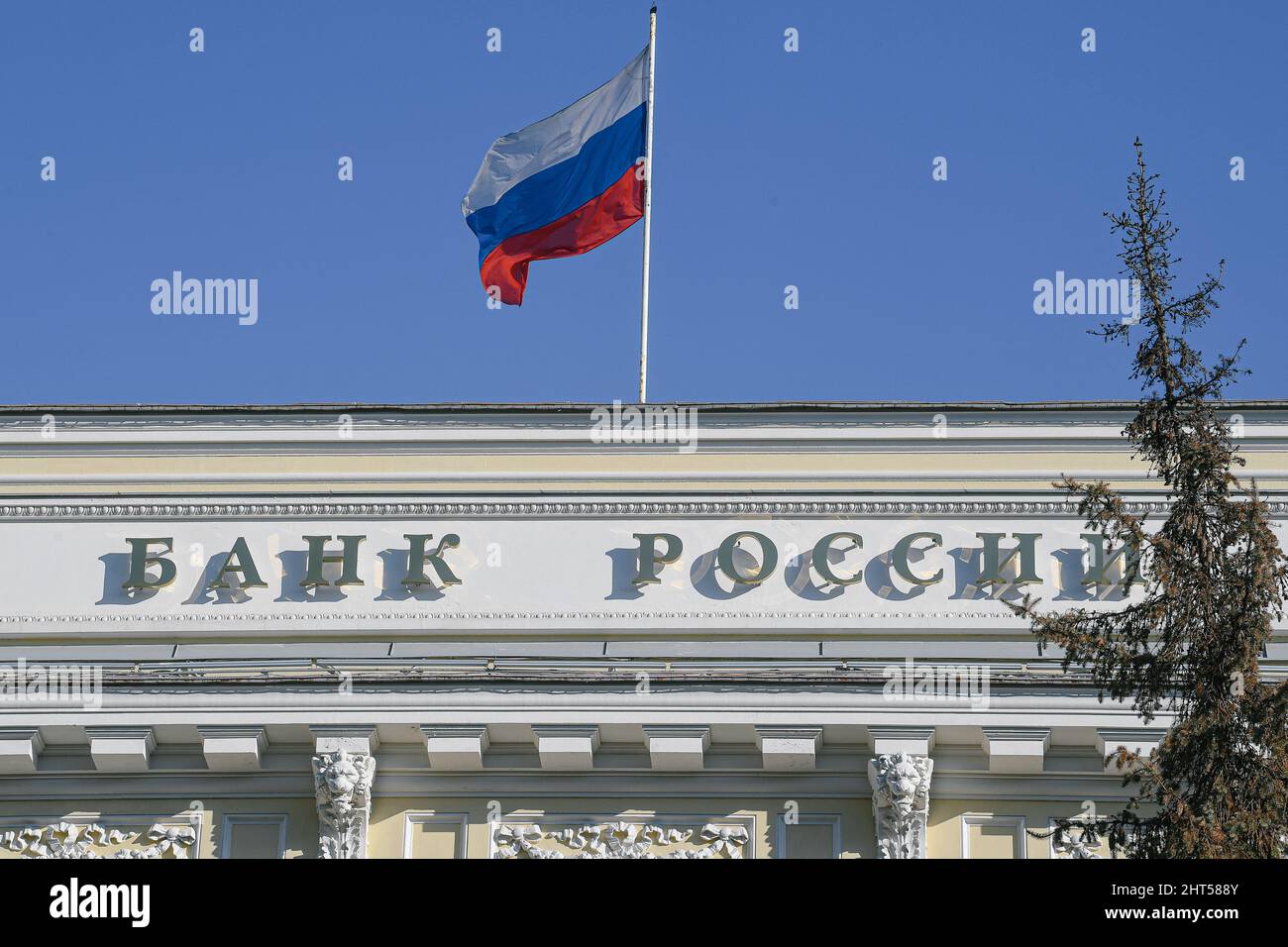Moscow. 25th Feb, 2022. Photo taken on Feb. 25, 2022 shows the main building of Bank of Russia in Moscow, Russia. TO GO WITH 'U.S., Europe to remove some Russian banks from SWIFT, escalating economic sanctions' Credit: Evgeny Sinitsyn/Xinhua/Alamy Live News Stock Photo