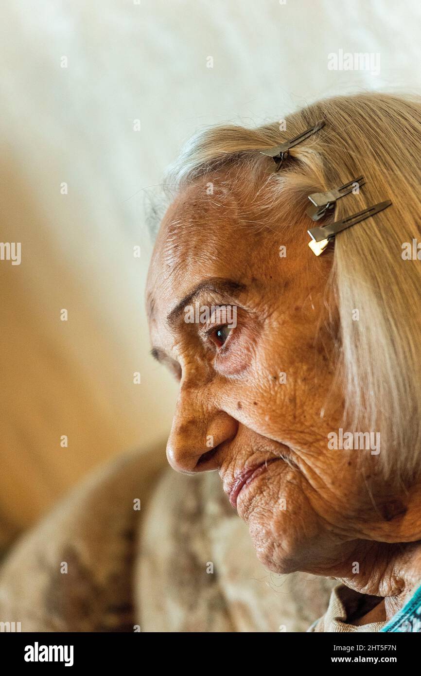 Berlin, Germany. 17th Feb, 2022. Agnes Jeschke sits in the living room of her apartment. (to dpa 'Over 70 years difference and yet pretty best friends') Credit: Carsten Koall/dpa/Alamy Live News Stock Photo