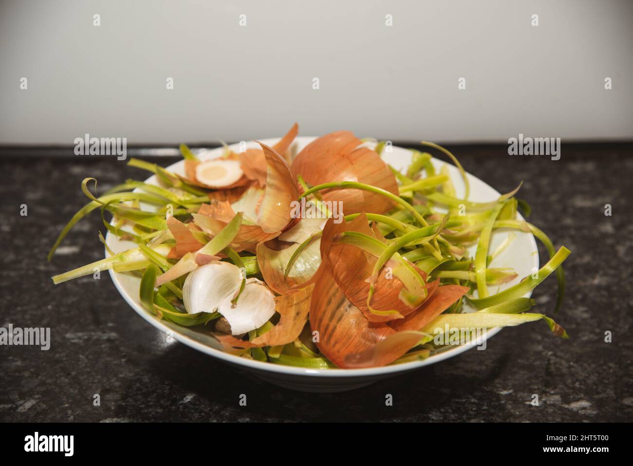 Plate onion spring peels hi-res stock photography and images - Alamy