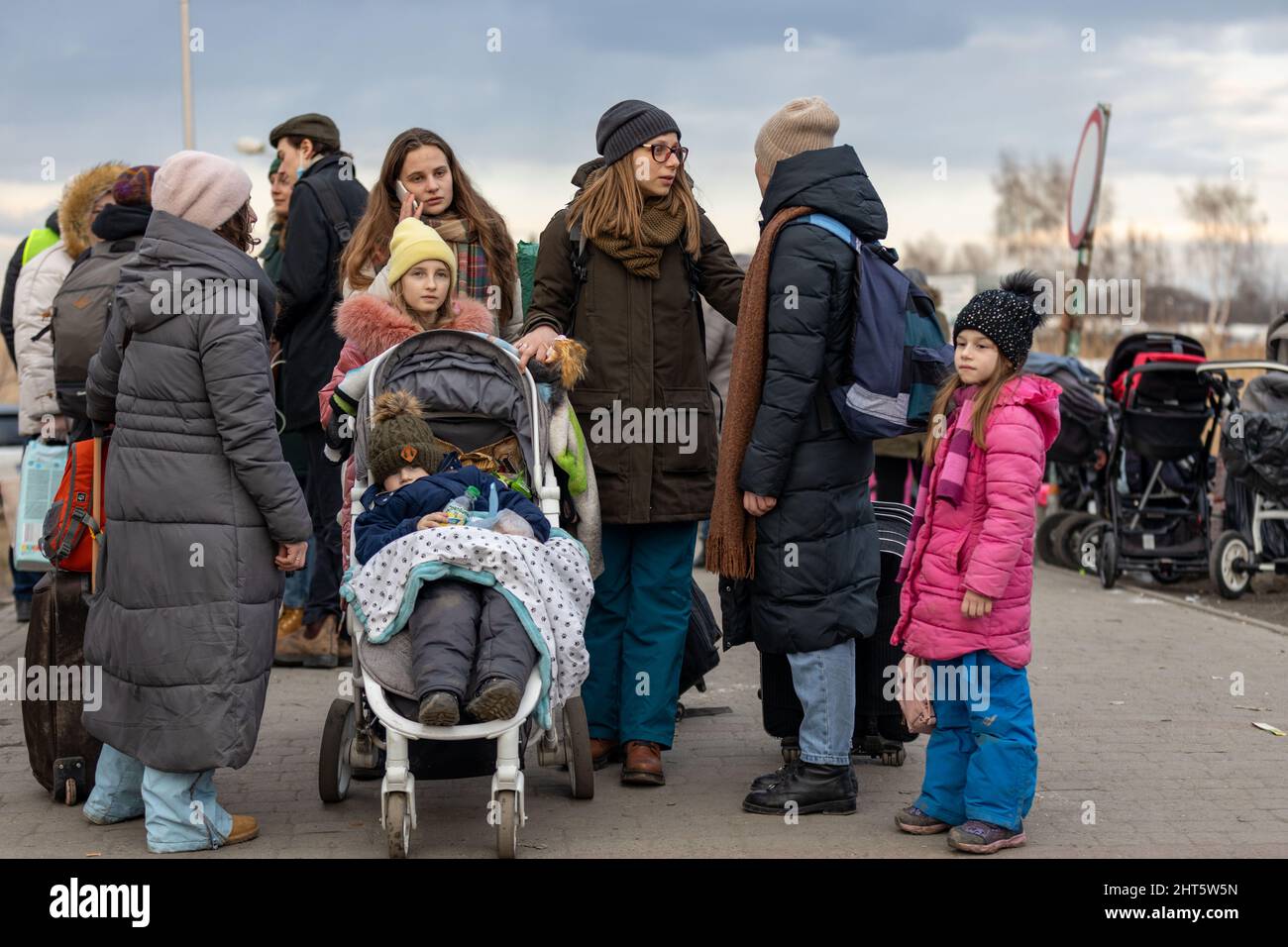 Medyka, Poland. 26th Feb, 2022. People from Ukraine arrive at Medyka, Poland, Feb. 26, 2022. Credit: Zhou Nan/Xinhua/Alamy Live News Stock Photo