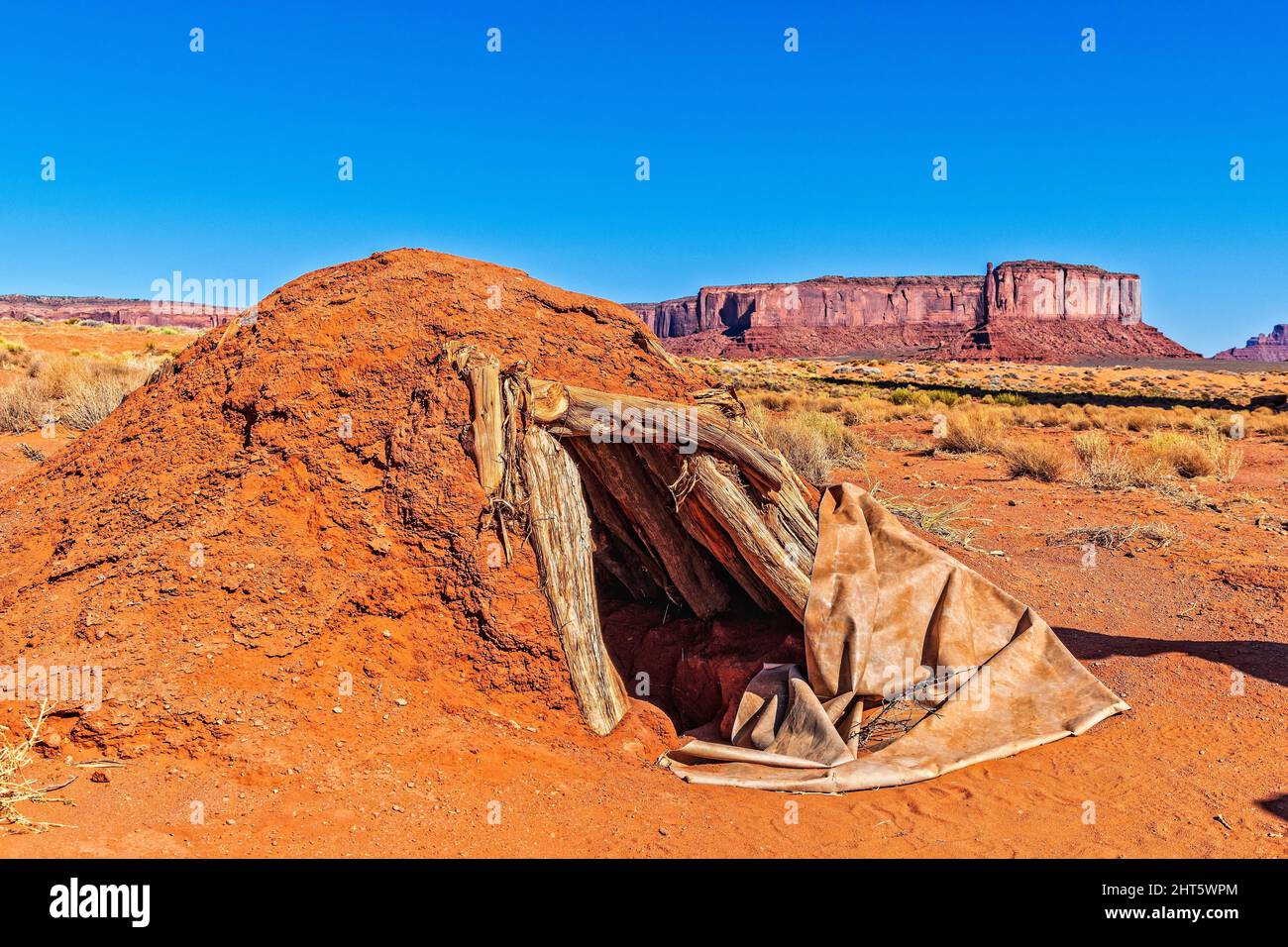 Navajo sweat lodge in Monument Valley, the Utah desert Stock Photo - Alamy