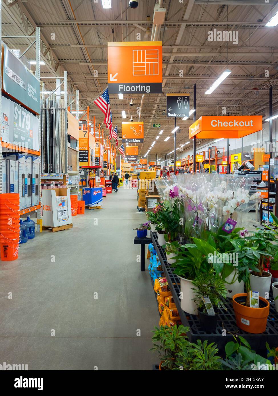 Aisle in a Home Depot hardware store – Stock Editorial Photo