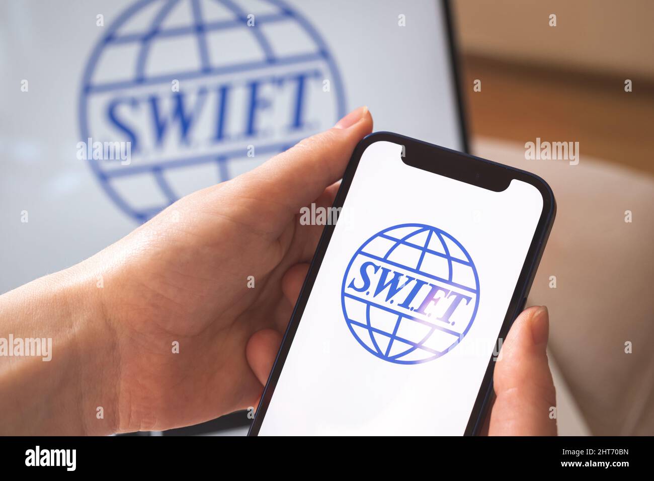 Делай свифт. Тейлор свифт с открытым ртом. Делай свифт. Тейлор свифт. Делай свифт.