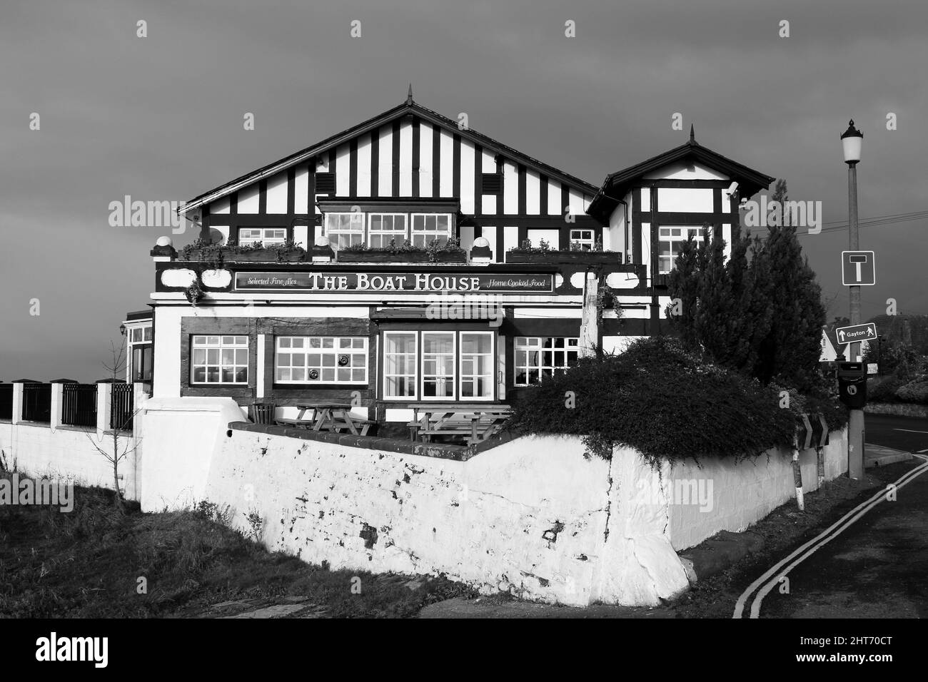 The Boat House Pub sits on the edge of Parkgate Marsh/Gayton Sands RSPB, Dee Estuary, Parkgate, Wirral, UK Stock Photo