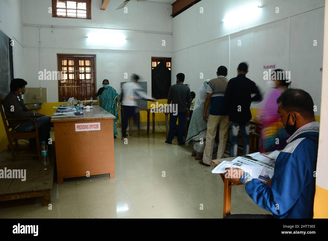 Santiniketan, India. 27th Feb, 2022. The West Bengal State Election Commission (SEC) issued a notification Elections to 108 municipalities will be held on 27 February 2022. Election is going on at Bolpur Municipality, West Bengal, India. (Photo by Samiran Nandy/Pacific Press) Credit: Pacific Press Media Production Corp./Alamy Live News Stock Photo
