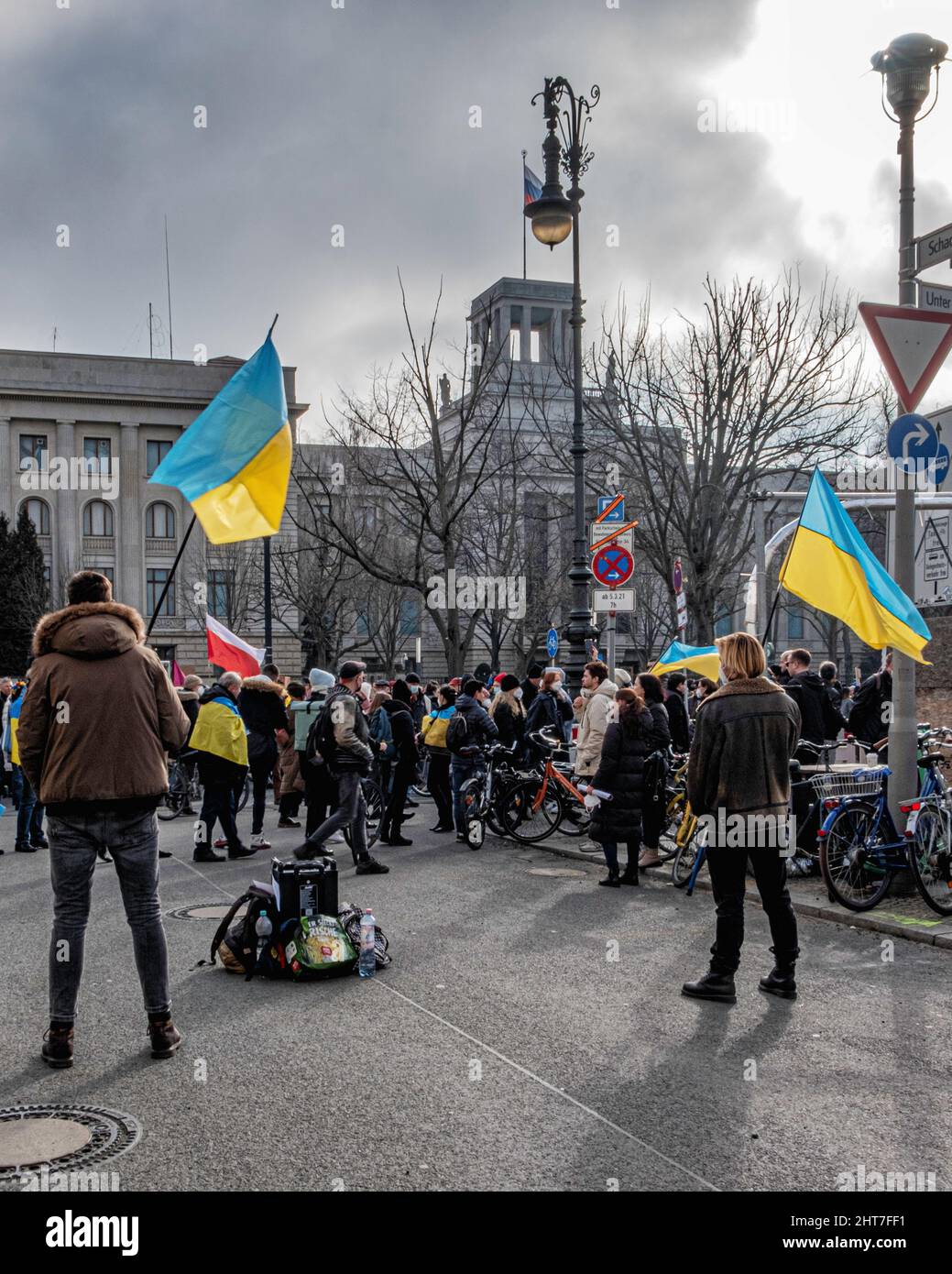 Ukraine demo berlin february 2022 hi-res stock photography and images ...