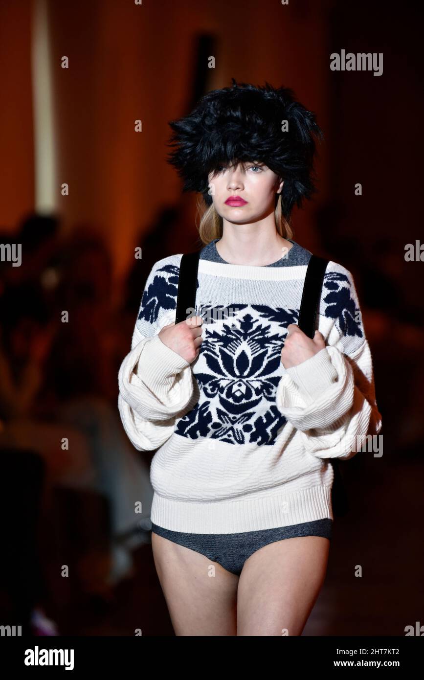 Milan, . 27th Feb, 2022. Milan Fashion Week, Fall Winter 2022 2023 Milan,  Women's Fashion Fall Winter 2022 2023 Show by Hui Arrivals Pictured:  Rosalinda Cannavò Credit: Independent Photo Agency/Alamy Live News Stock  Photo - Alamy