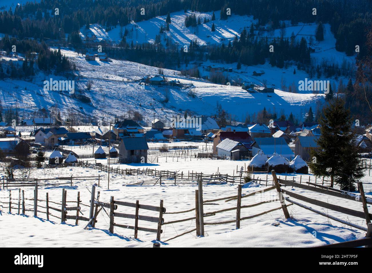 Village scene romania hi-res stock photography and images - Alamy