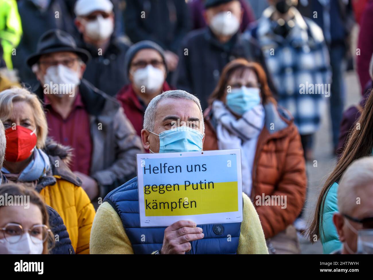 Wesel, North Rhine-Westphalia, Germany - Demonstration against Putin's war in Ukraine. Peace demonstration and solidarity rally for Ukraine at the Great Market in Wesel. In times of corona pandemic all demonstrators wear masks. Stock Photo