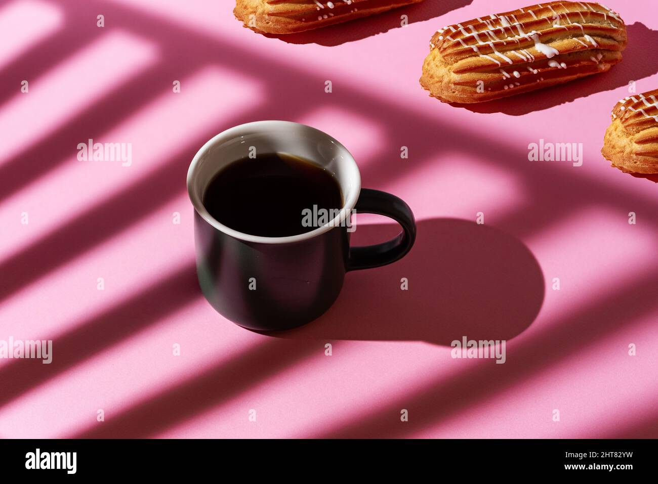 Pattern Eclair pattern of eclairs on a pink background Stock Photo - Alamy