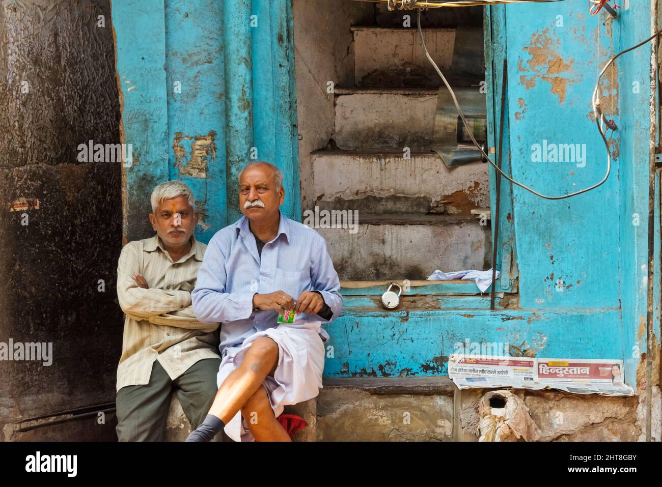 Old men sitting on the street, Chandni Chowk (Moonlight Square), Delhi, India Stock Photo