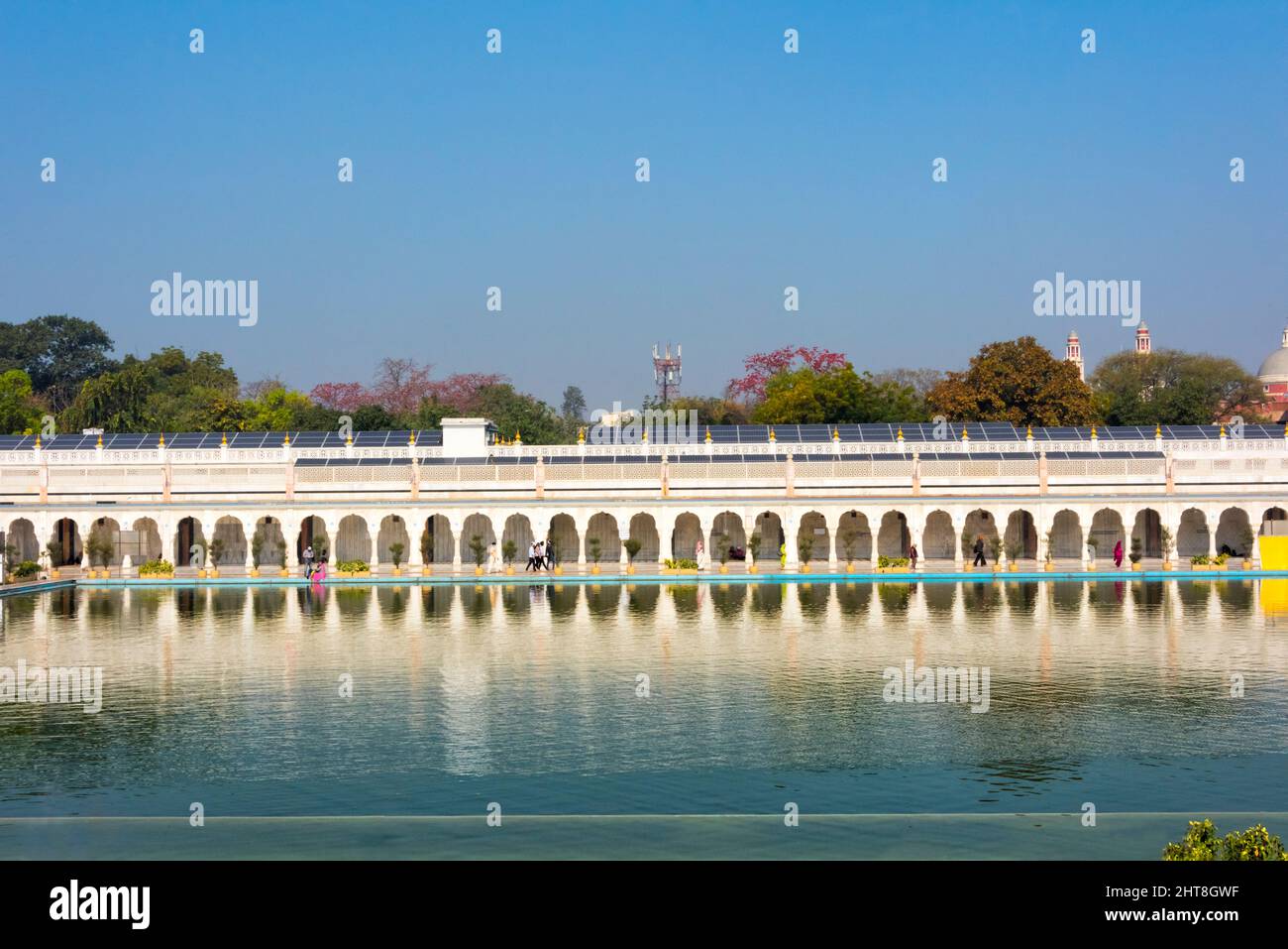 Pond in front of Gurudwara Bangla Sahib, Sikh house of worship, New Delhi, India Stock Photo