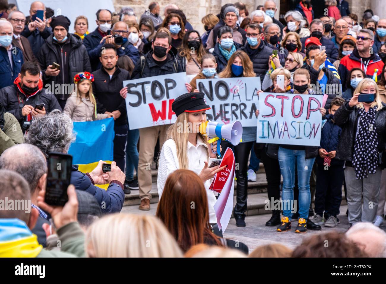 Valencia, Spain; 27th Feb 2022: Demonstrators protest against the war during a demonstration against Russia's invasion of Ukraine. Credit: Media+Media/Alamy Live News Stock Photo