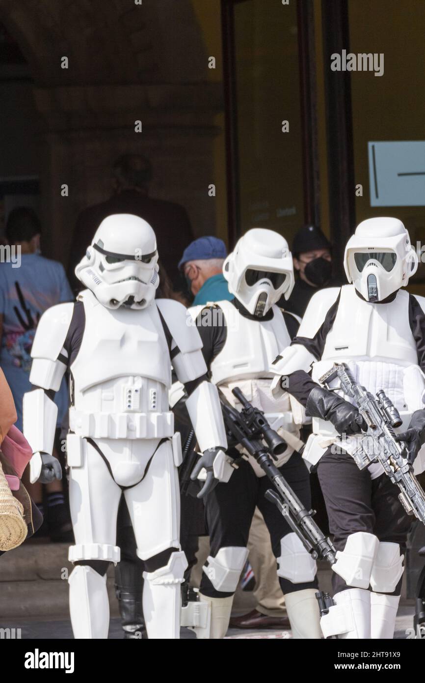 Actors representing Star Wars characters with flashy imperial soldiers ...