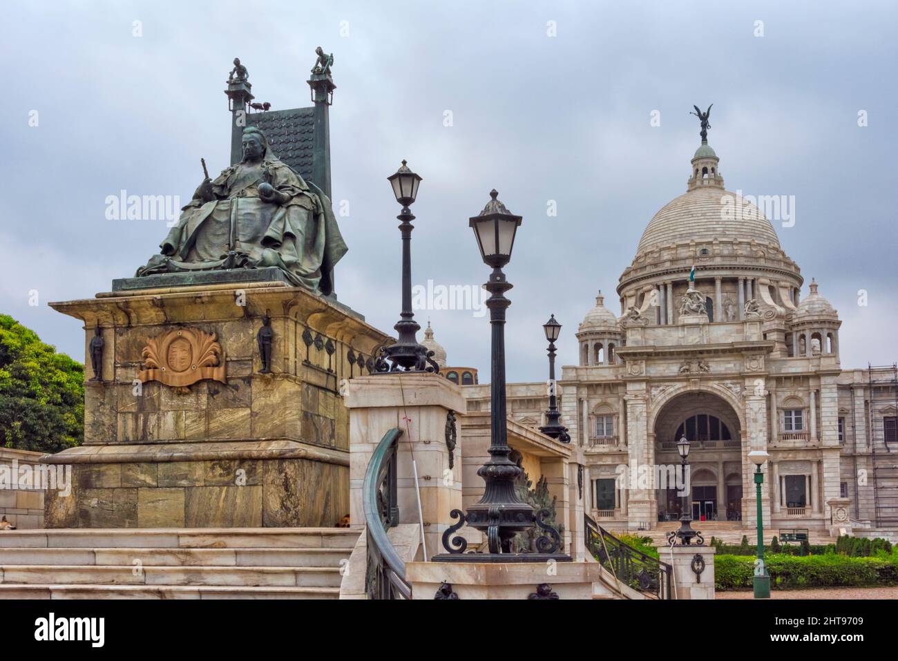Victoria Memorial and statue of Victoria, Kolkata, West Bengal, India