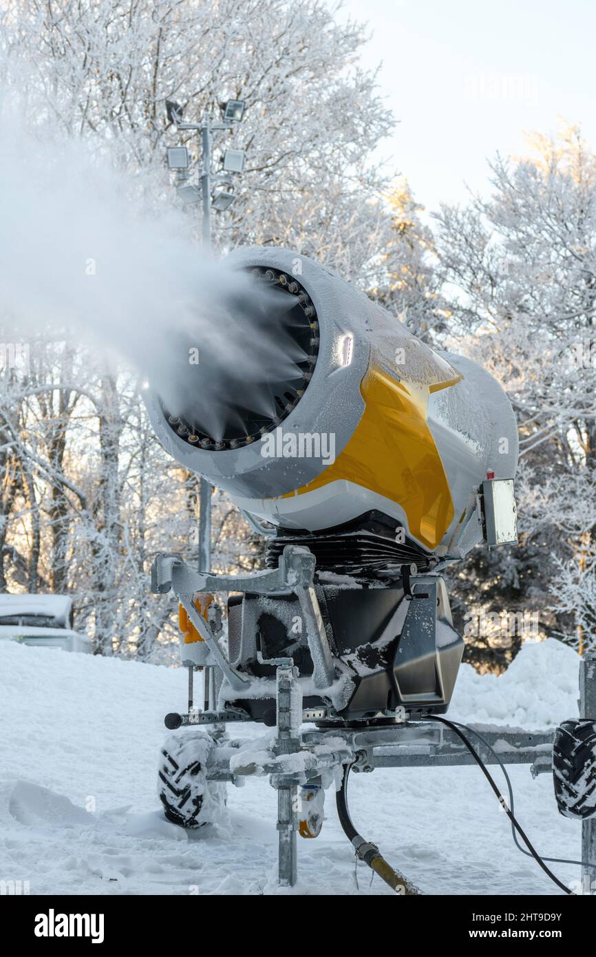 https://c8.alamy.com/comp/2HT9D9Y/a-yellow-snow-cannon-in-action-on-a-cold-winter-day-in-ski-resort-sljeme-near-zagreb-in-croatia-2HT9D9Y.jpg