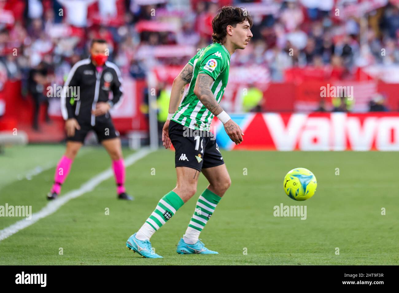 Hector bellerin fashion hi-res stock photography and images - Alamy