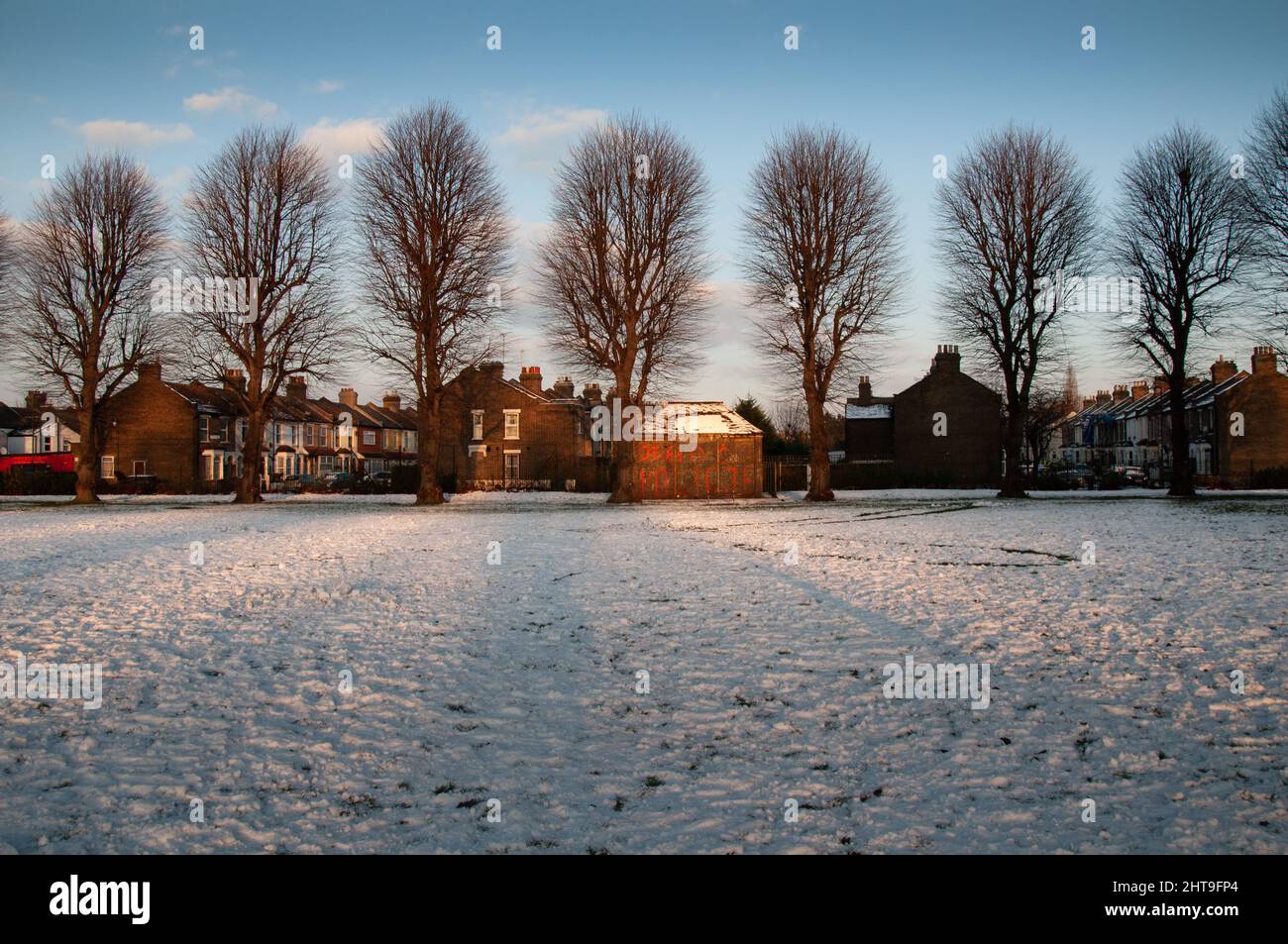 St James Park Walthamstow in the snow Stock Photo Alamy