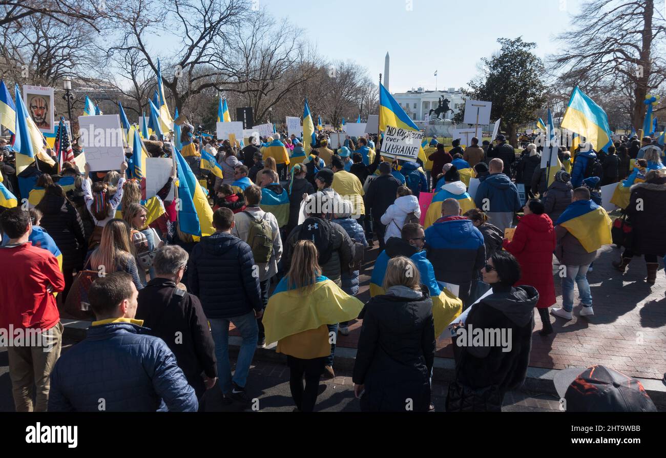 Ukraine supporters rally at the White House to protest Russia’s invasion of Ukraine, and to implore President Biden and NATO to take stronger action agaisnt Vladimir Putin Stock Photo