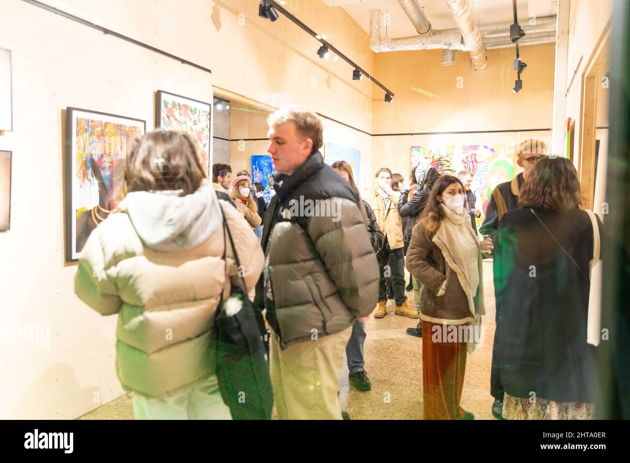 Audience during an art exhibition opening in the vibrant Stock Photo Alamy