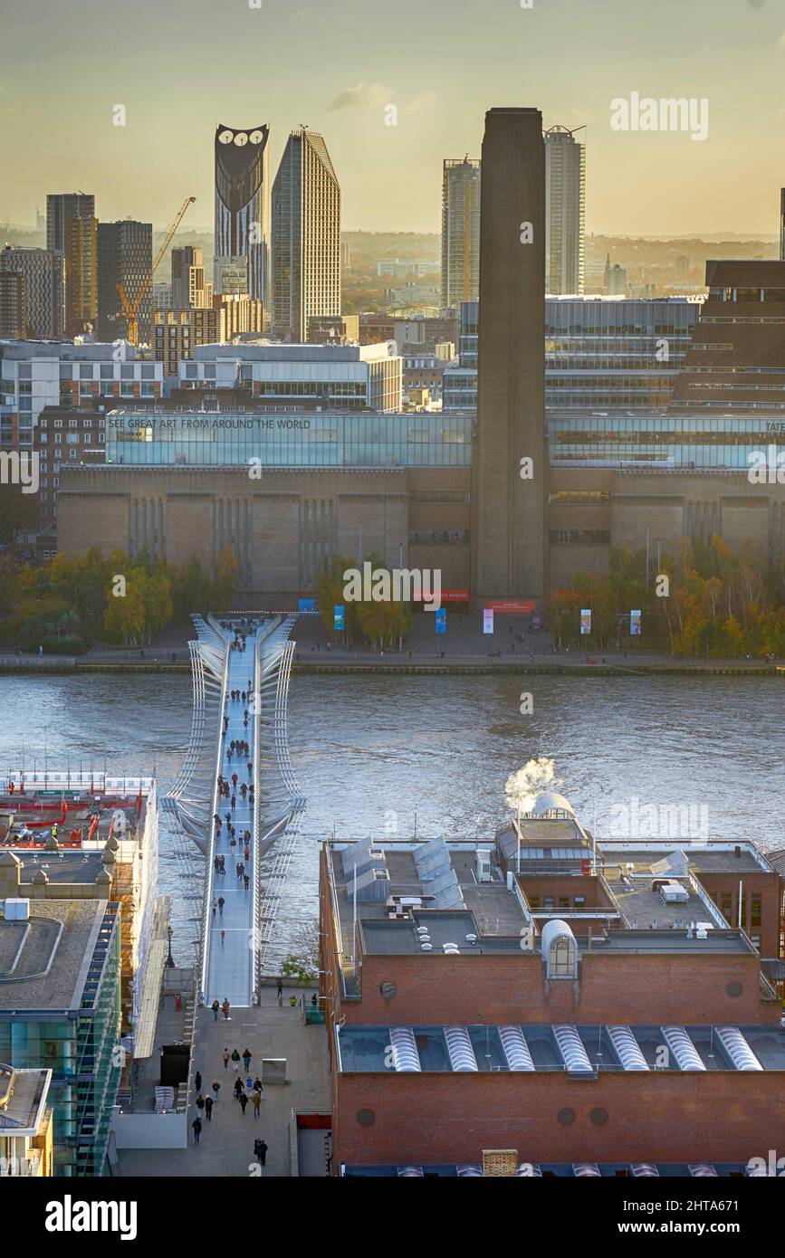 The Tate Modern and river thames Stock Photo - Alamy
