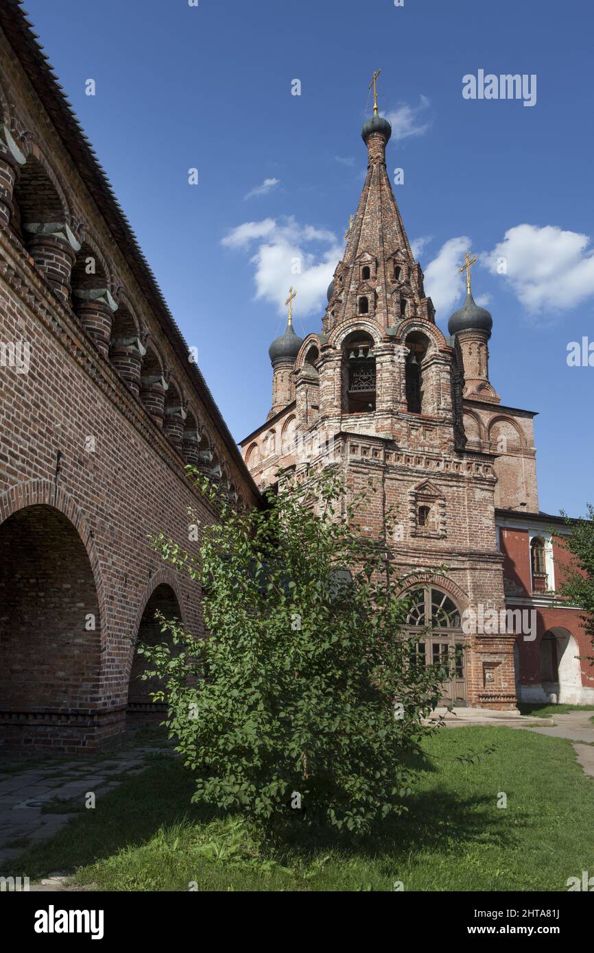 A vertical shot of Cathedral of the Assumption of the Blessed Virgin Mary in Krutitcy, Russia Stock Photo