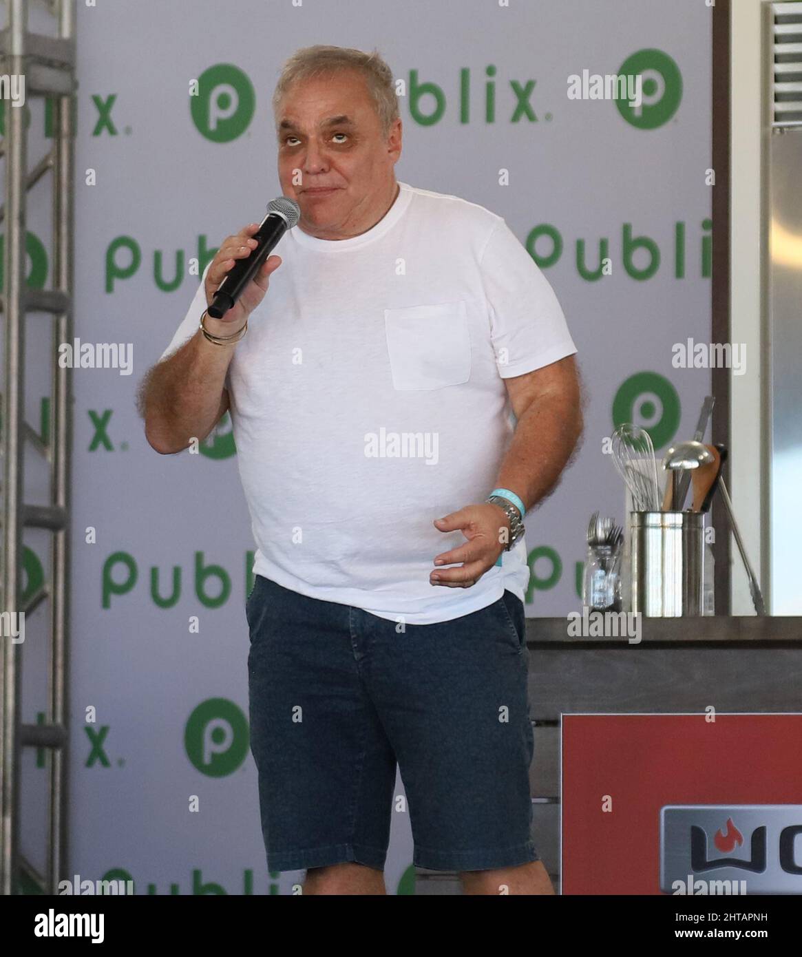 MIAMI BEACH, FL - FEBRUARY 27: Lee Brian Schrager at the South Beach Wine &  Food Festival on February 27, 2022 in Miami Beach, Florida. People: Lee  Brian Schrager Credit: Storms Media