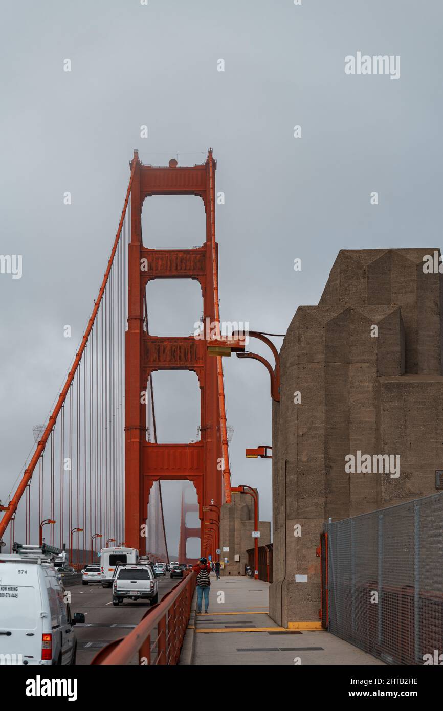 Vertical shot of the beautiful Golden Gate Bridge in San Francisco, The ...