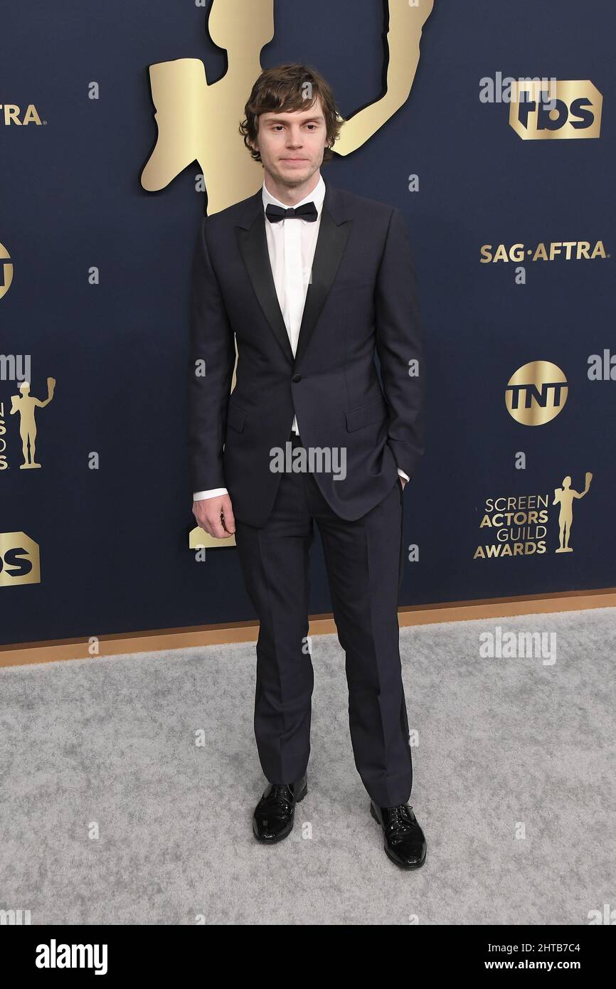 Los Angeles, USA. 27th Feb, 2022. Evan Peters arrives at the 28th Screen  Actors Guild Awards held at the Barker Hangar in Santa Monica, CA on  Sunday, ?February 27, 2022. (Photo By