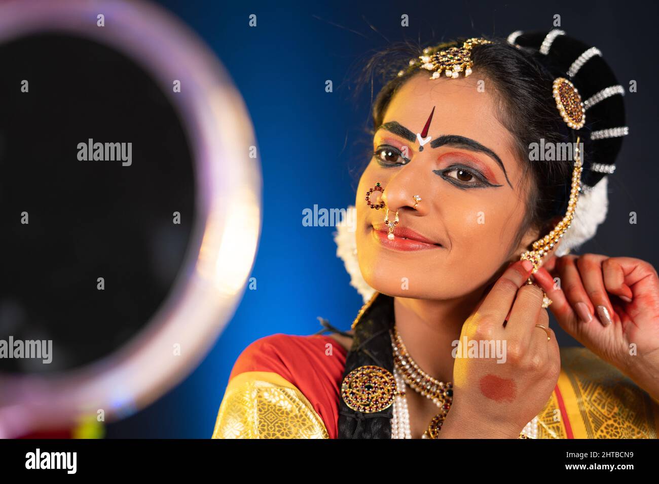 Indian girl wearing saree hires stock photography and images Alamy