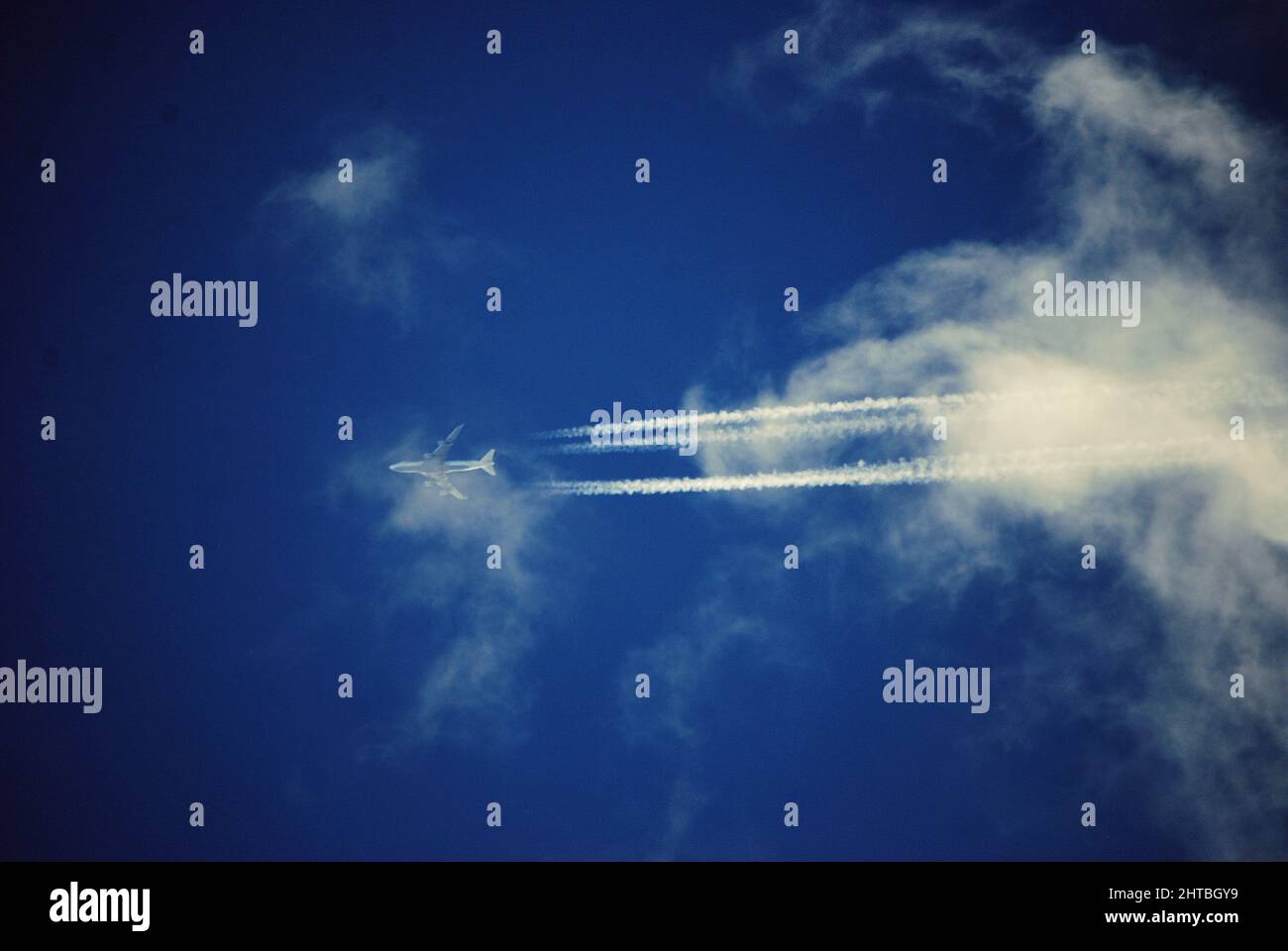 Closeup airplane contrail hi-res stock photography and images - Alamy