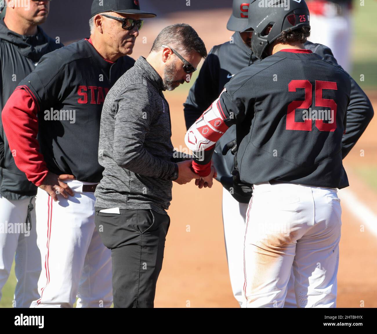Top 25 ncaa baseball hires stock photography and images Alamy