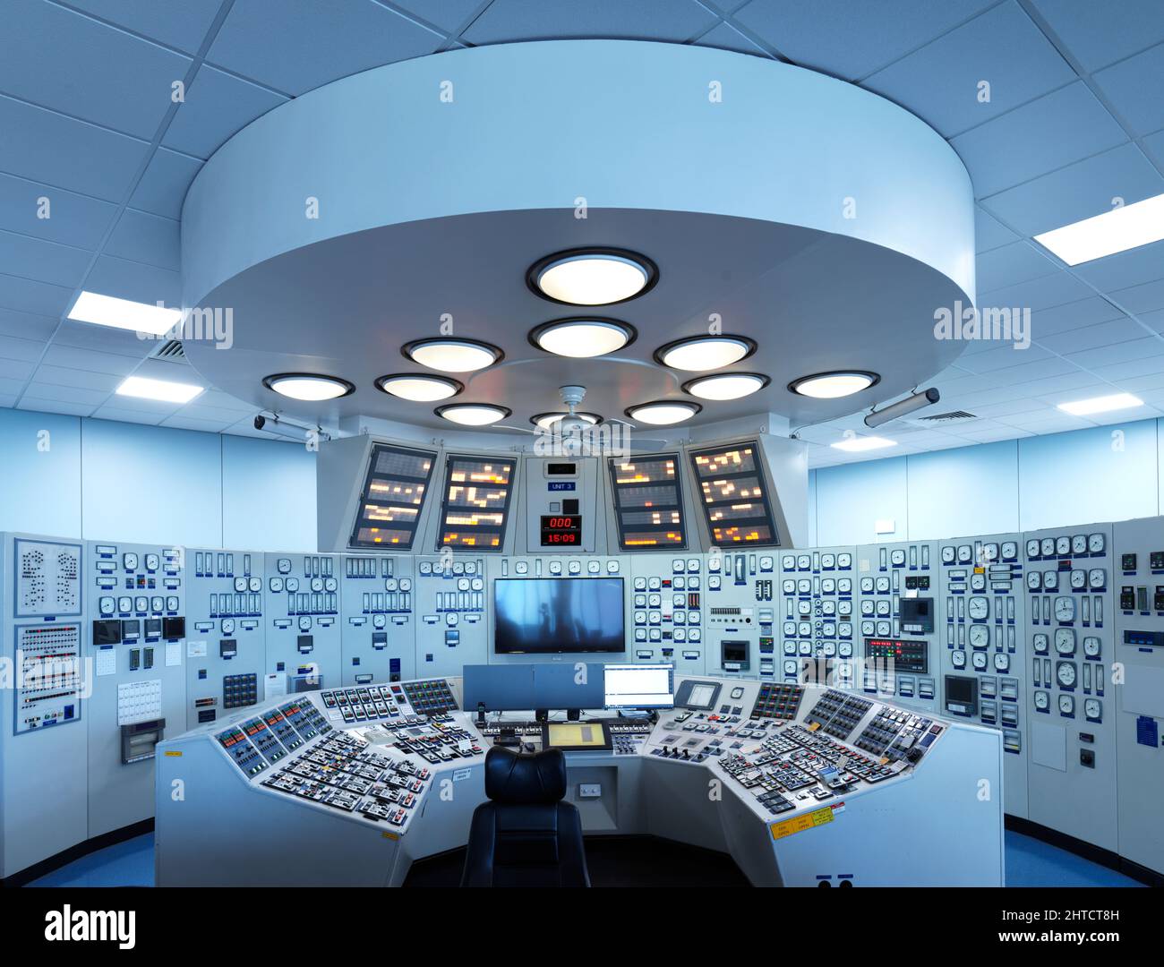 Cottam Power Station, Outgang Lane, Cottam, Treswell, Bassetlaw, Nottinghamshire, 2018. Interior view of a control room in the power station, showing the unit control desk with lighting above. Stock Photo