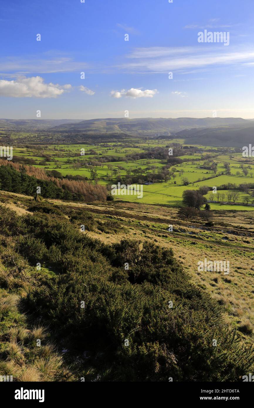 View of the Castleton valley from Mam Tor, Derbyshire, Peak District ...