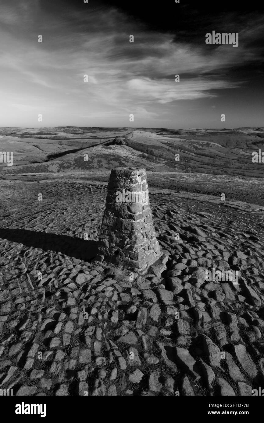 Walkers at Mam Tor summit cairn, Vale of Castleton, Derbyshire, Peak