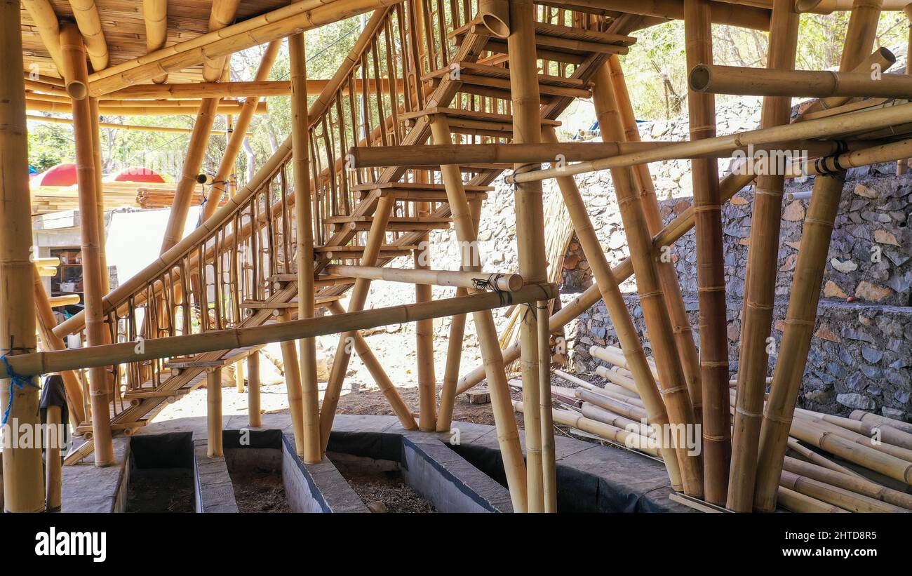 Escalera de bambú color natural — Dbambu