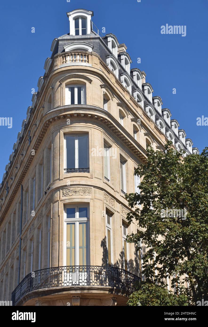Two terraces of superb C19th Apartment buildings in Bordeaux meet at a very acute angle in a curved corner, town planning at its best. Stock Photo