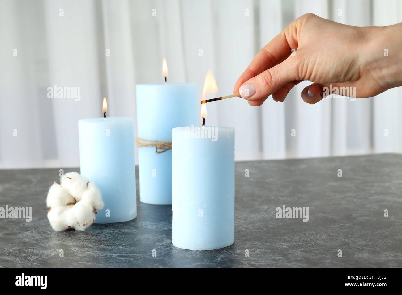 https://c8.alamy.com/comp/2HTDJ72/cozy-composition-with-scented-candles-for-relaxation-2HTDJ72.jpg